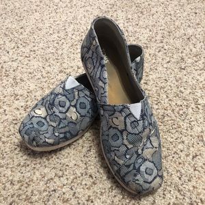 Blue/Tan Designed Toms